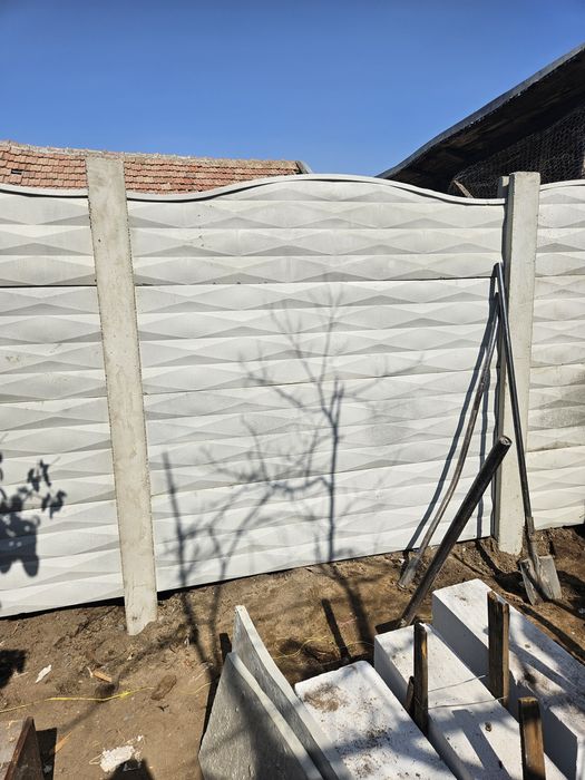 Vând gard din beton arma