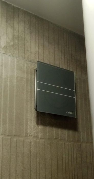 Продавам вентилатор за баня CATA ф100