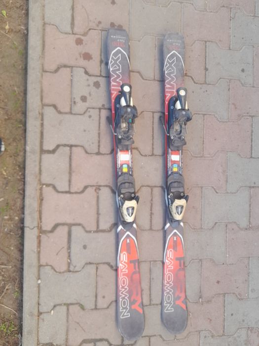 Vând schi cu clapare pentru copii