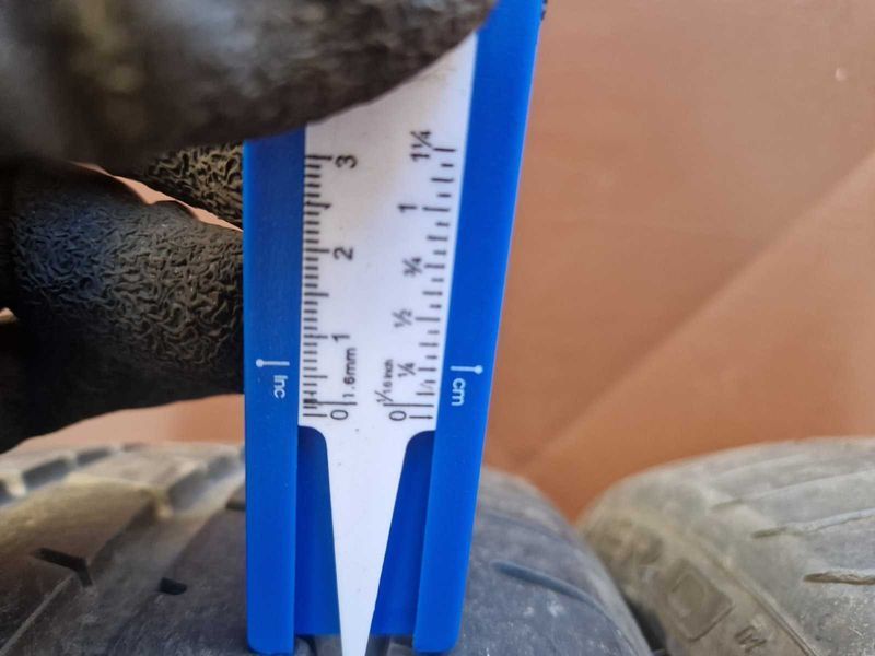 2 Pirelli R19 225/35
летни гуми
DOT0821