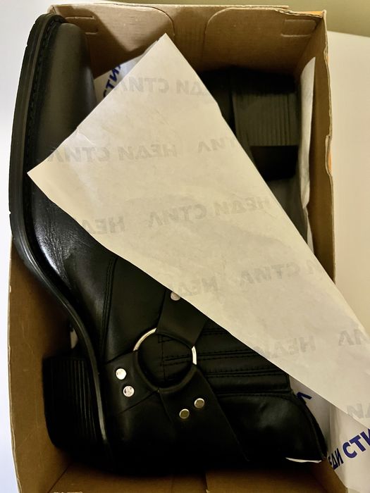 Кожени обувки с шипове