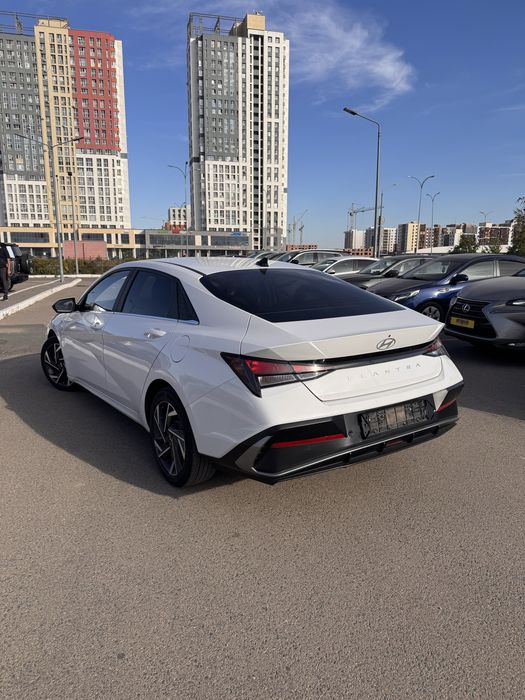 Hyundai Elantra 2024