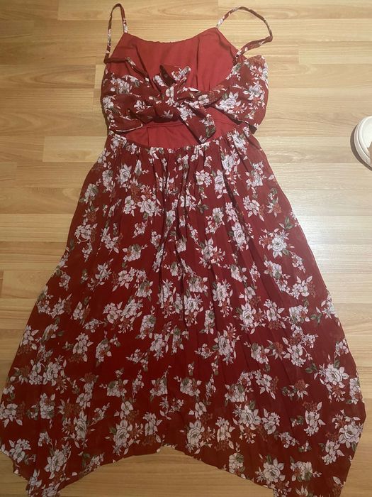 Дамска рокля!Червена с бяли цветчета