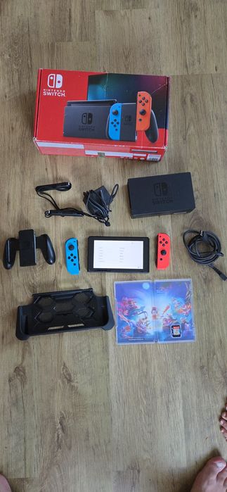 Consolă Nintendo Switch (Model V2 cu baterie îmbunătățită) + Joc + Accesorii complete la  cutie