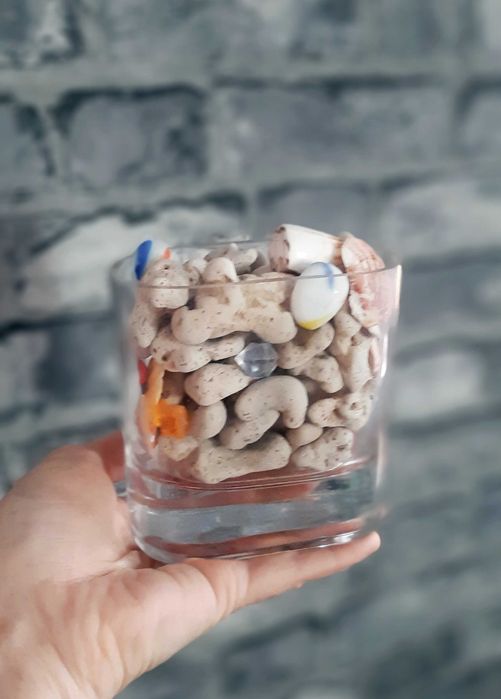 Декор помещений - вазочка с камешками