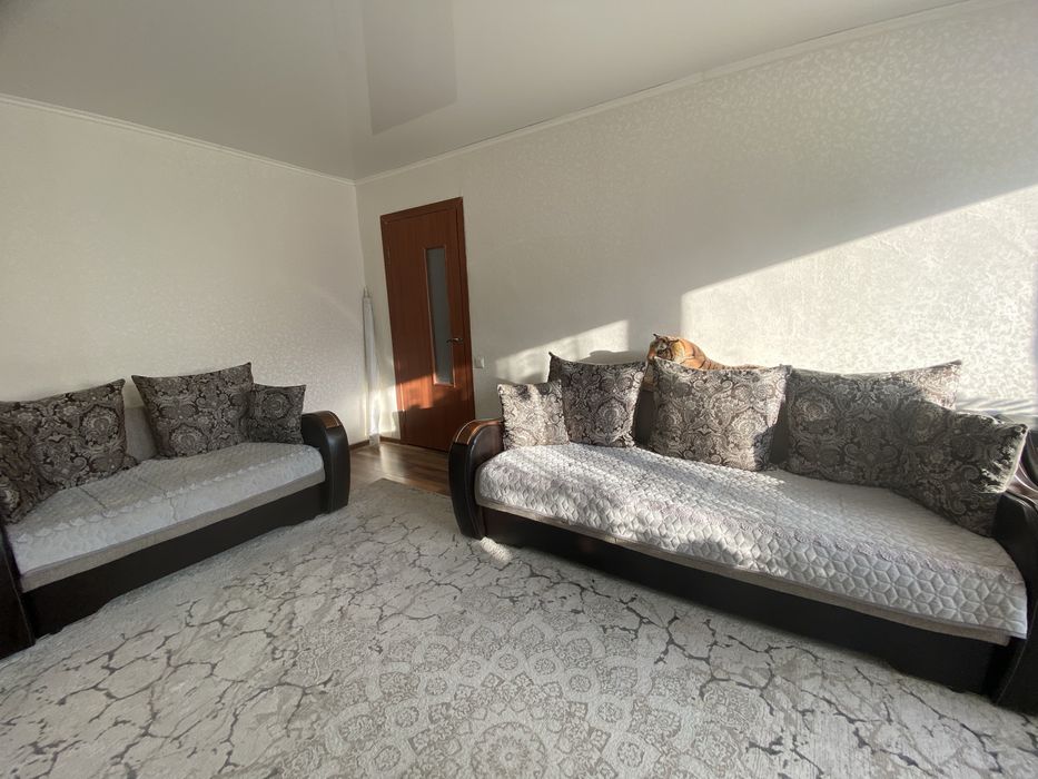 Диван для гостинной комноты