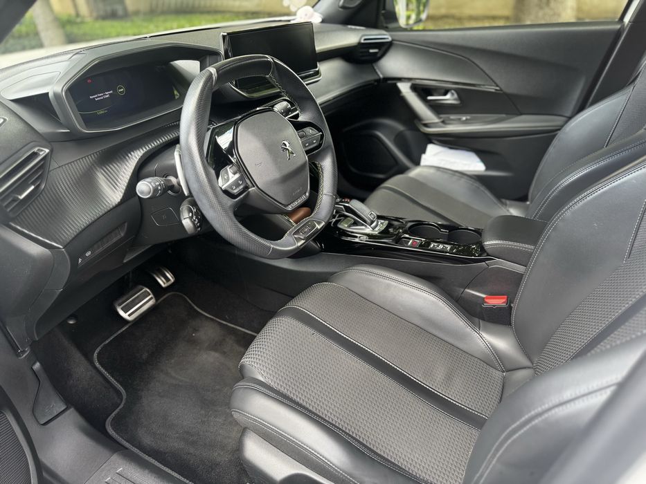 Peugeot 2008 GT, an fabricatie 2022