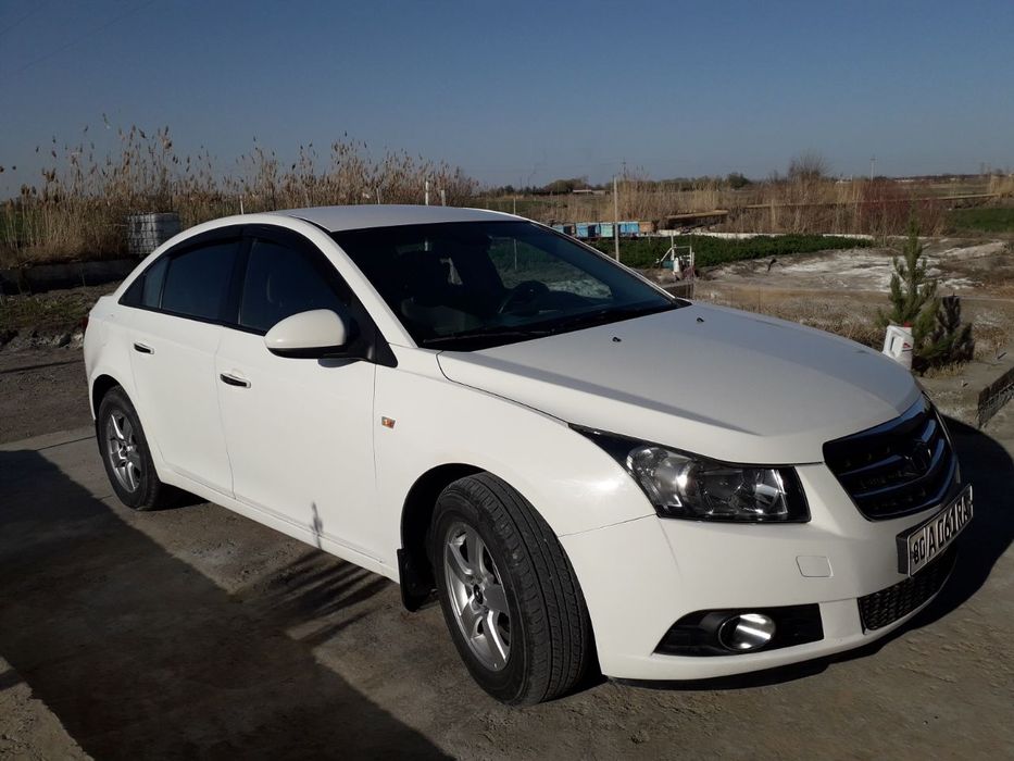 Ласетти Круз сотилади. Холати яхши. Метани бор.