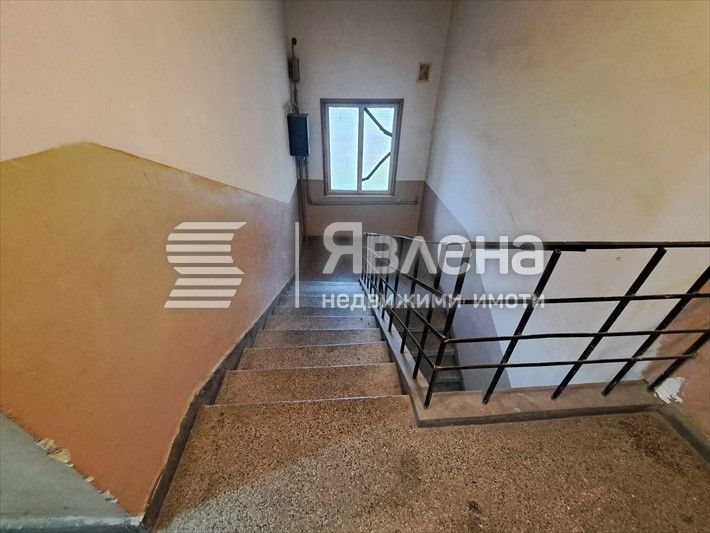 Дава се под наем Едностаен апартамент в Ямбол, Васил Левски - 24 кв.м за 128 € - Снимка #1