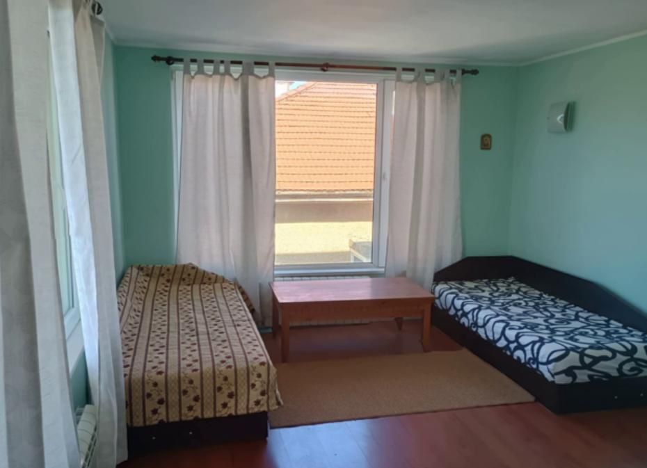 Дава се под наем Четиристаен апартамент в Пловдив, Прослав - 129 кв.м за 459 € - Снимка #1