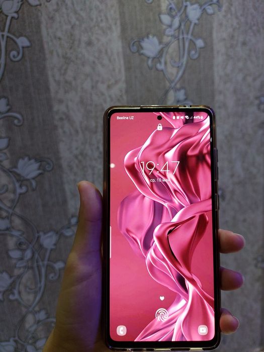 А52 128 gb
Коробка бор 
радной  зарядкаси тоже бор
Янги олинганига 5 о