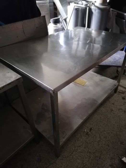 Изработвам неръждаеми ,работни плотове,мивки за заведения