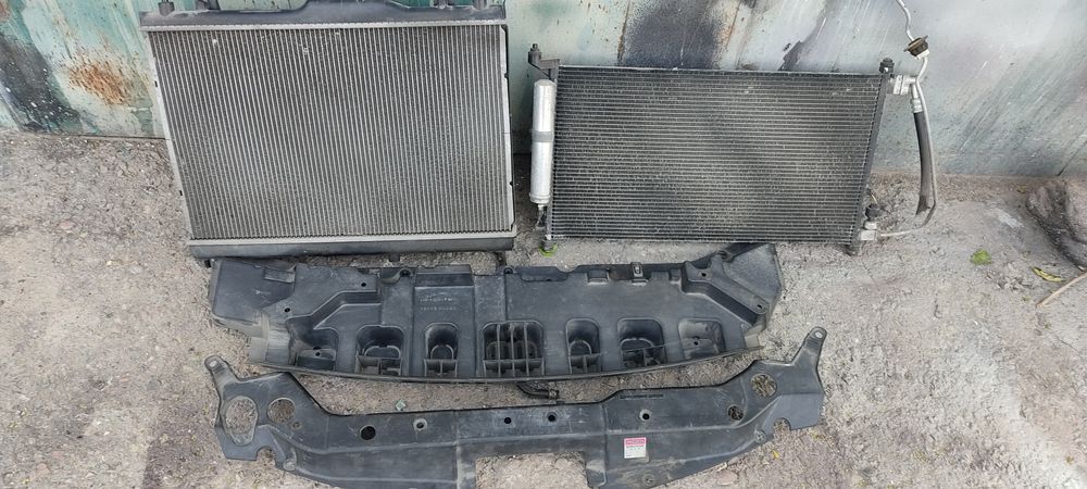 Продаются запчасти для автомобиля Ниссан Тиида, радиатор, вентилятор,