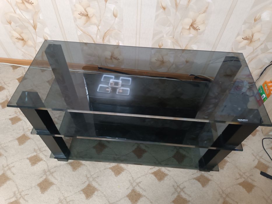 Тумба стеклянная под ТВ