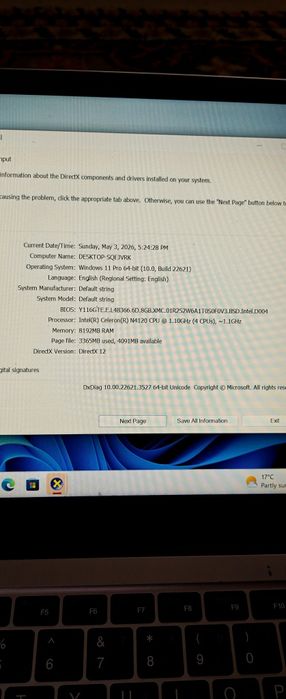 Laptop nou cu foliile pe el