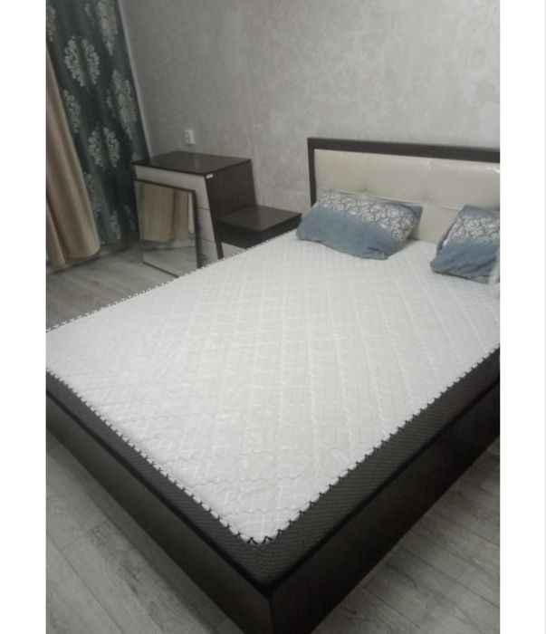 Продам Кровать, шкаф, тумбочки