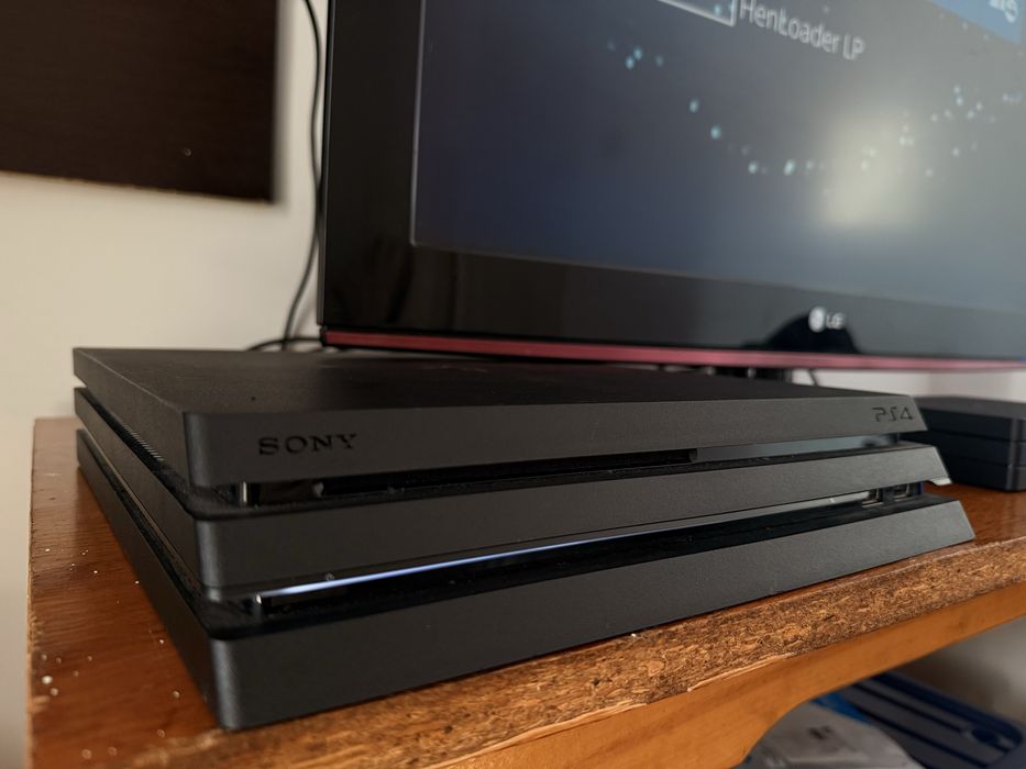 PlayStation 4 Pro 1Tb MODAT + PSVR V2 putin folosit vand/schimb