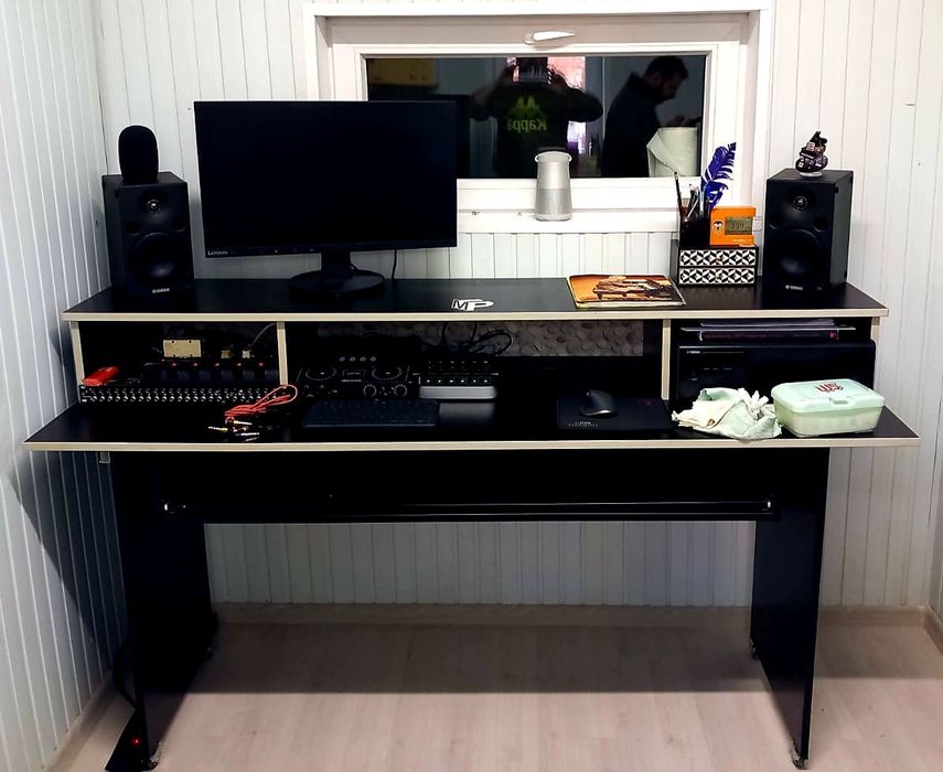 Masă birou studio înregistrări