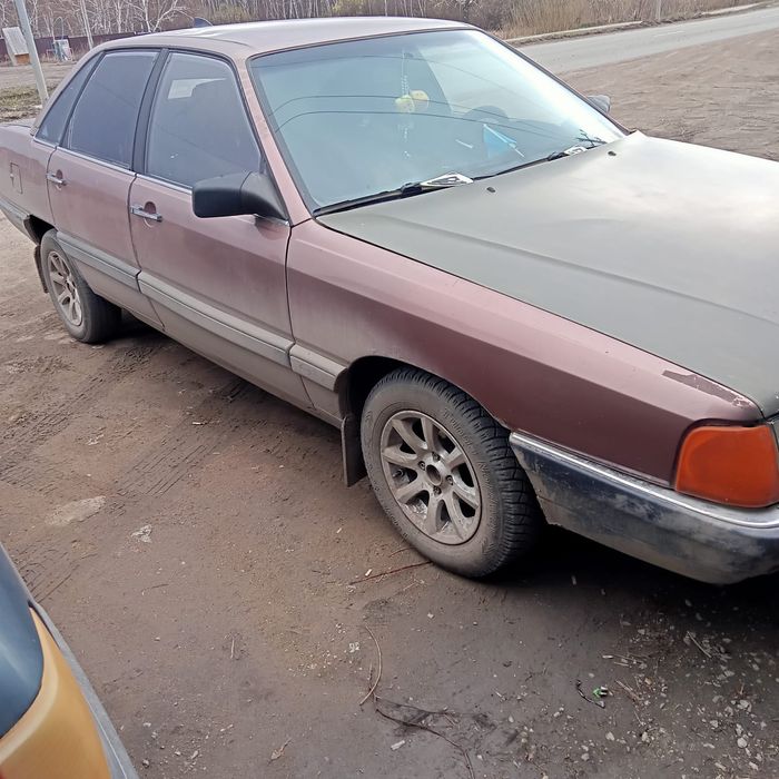 продам машину ауди 100