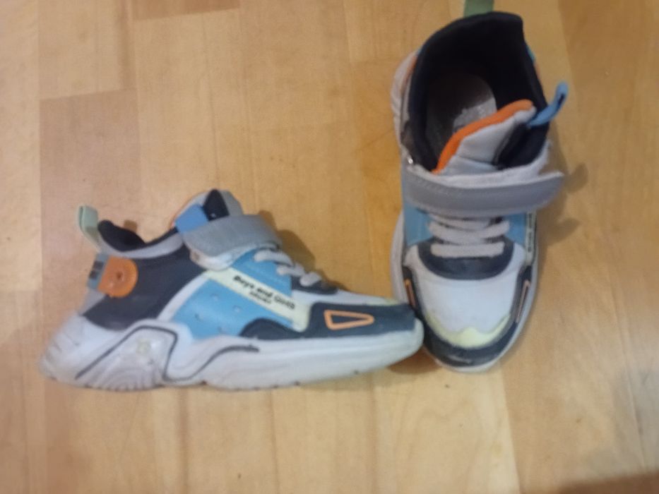 Кроссовки р 28 б.у