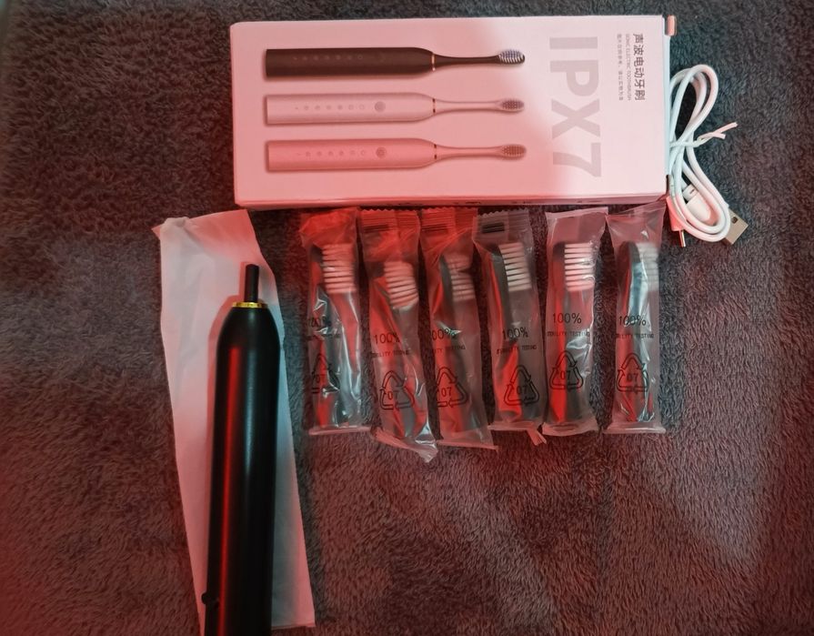 Электрическая зубная щетка