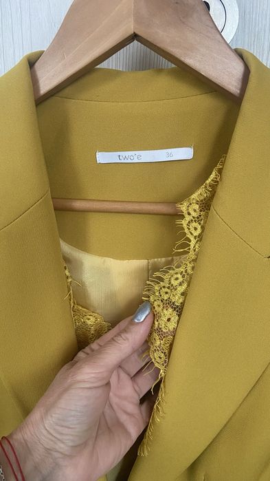 Сако в цвят горчица