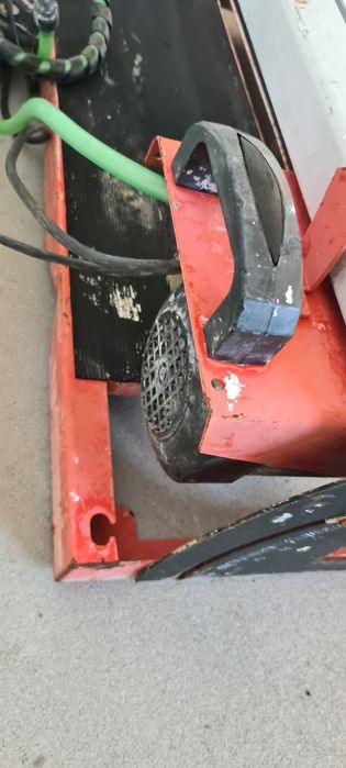 Masina de tăiat gresie și faianță cu apa