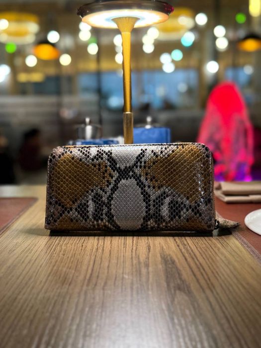 Женский кошелек из натуральной кожи.