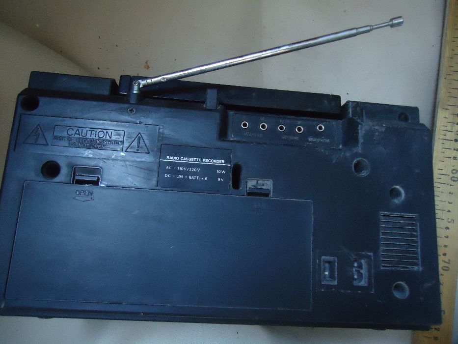 Кассетник магнитофон и радио - Рабочий Кассеты 2-ве и Радио Работает