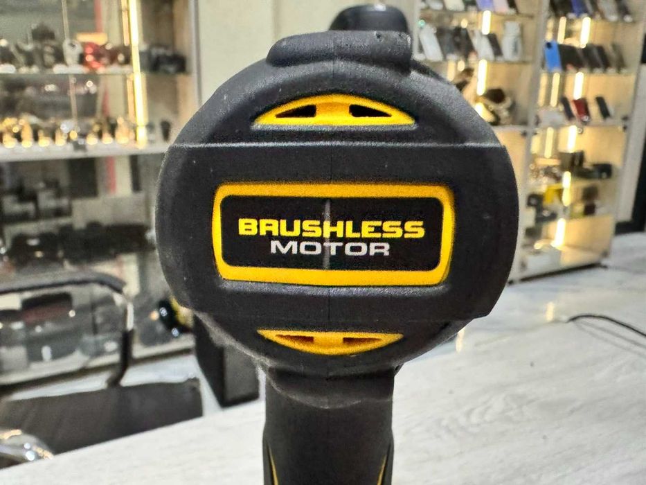 Акумулаторен Безчетков Винтоверт DeWalt DCF787  18V  XR