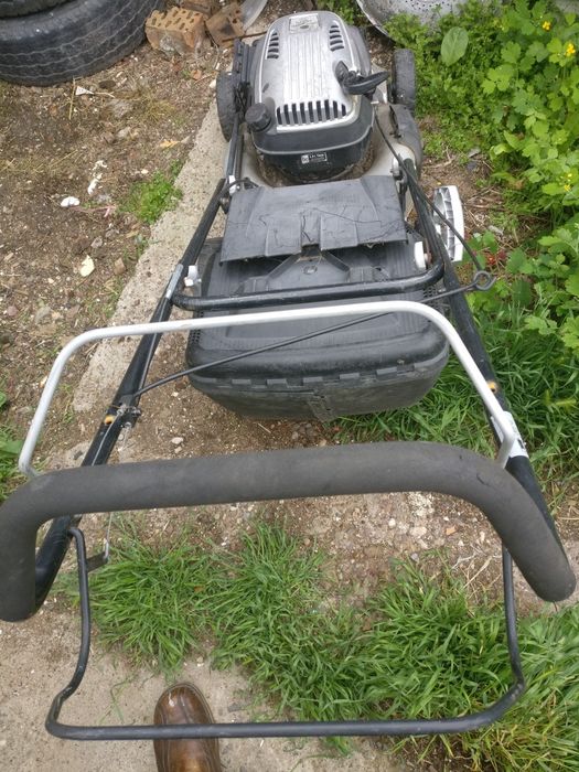 Mașina de tuns iarba, benzină