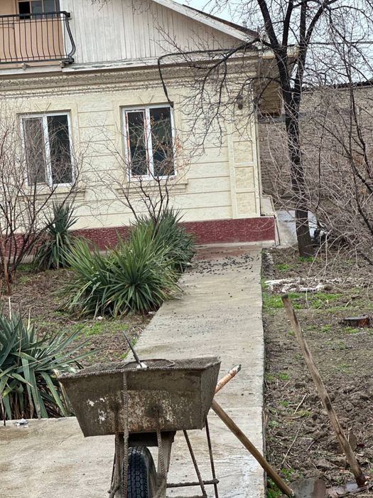 Участок в военном городке. Harbiy shaharchadagi uchastkasi.