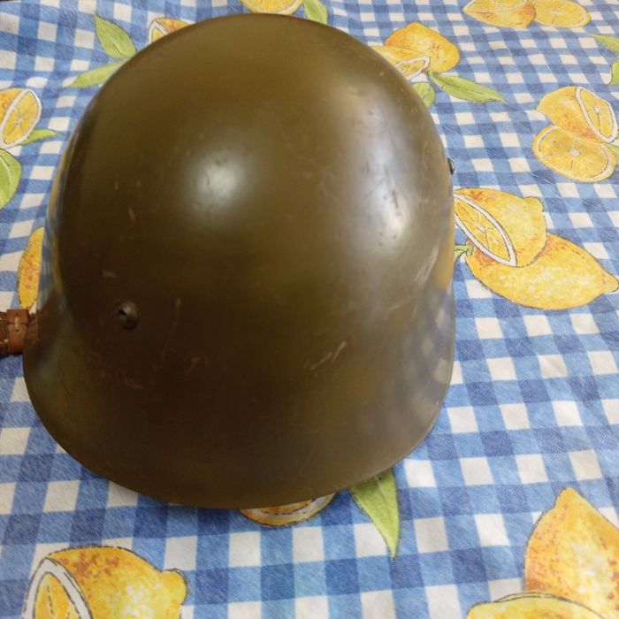 Военна каска в добро състояние