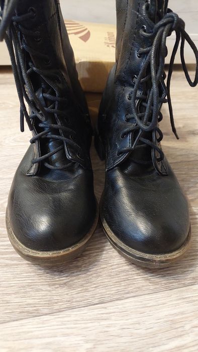 Продаю женские ботинки, размер 36