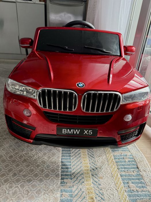 Машина детская управляется пультом