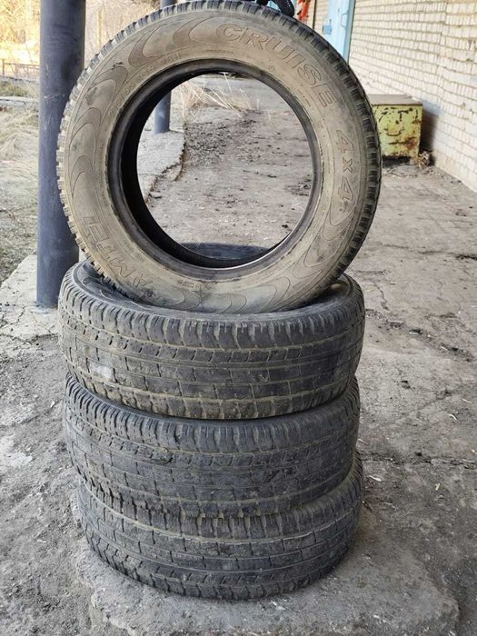 Продам шины б/у в нормальном состоянии