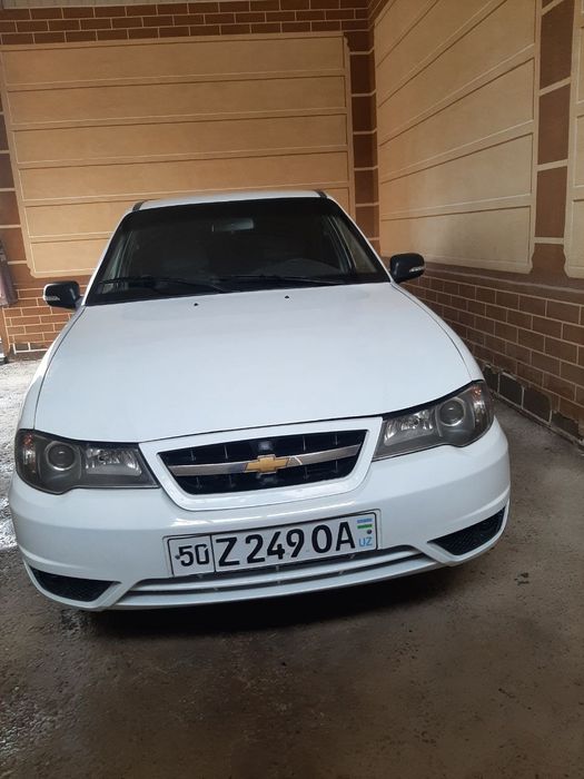 Neksiya avtomobili sotiladi