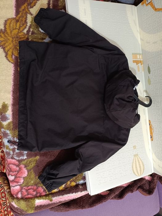 Продам ветровку ..