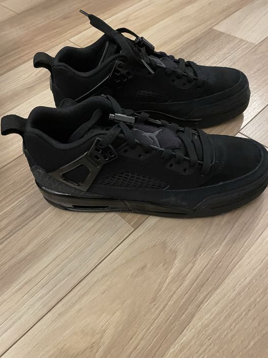 Jordan sneaker low spizike marime 38.5 negru 750 lei