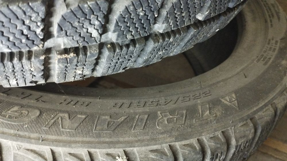 Продам зимние шины R18