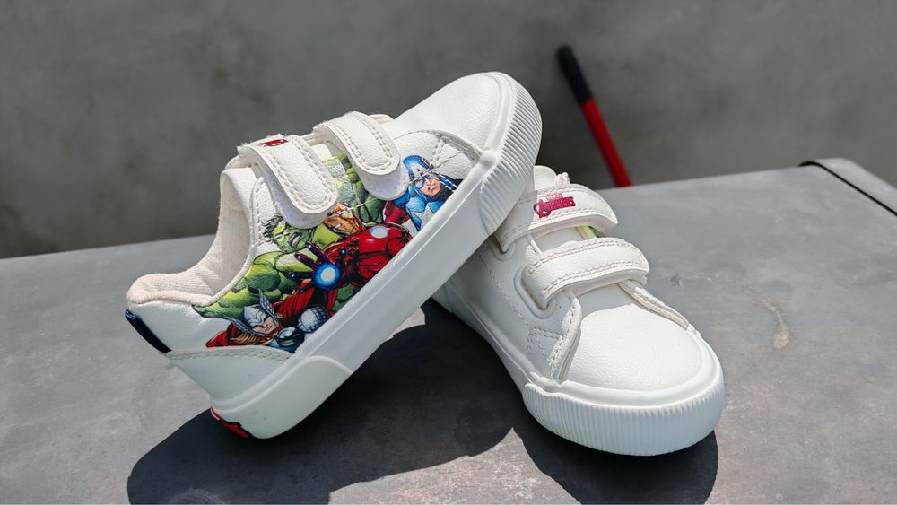 Pantofi sport joși Răzbunătorii Marvel PRIMARK marime 23