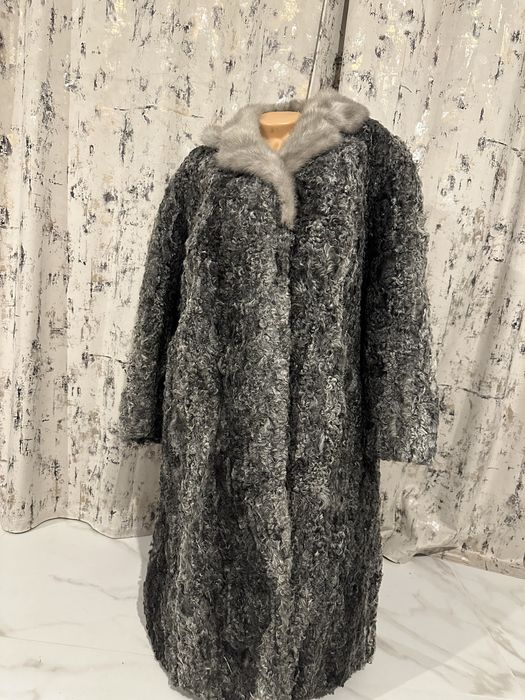 Haine  din astrahan pretul intre 100-300 de lei bucata