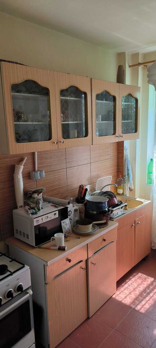 Apartament 2 camere + balcon, et. 3/4, zonă liniștită lângă școli și piață – Câmpina!
