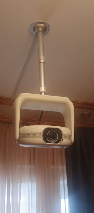 Продам проектор Byuntek Vevshao A10 умный 11,0 Android 1080P с экраном