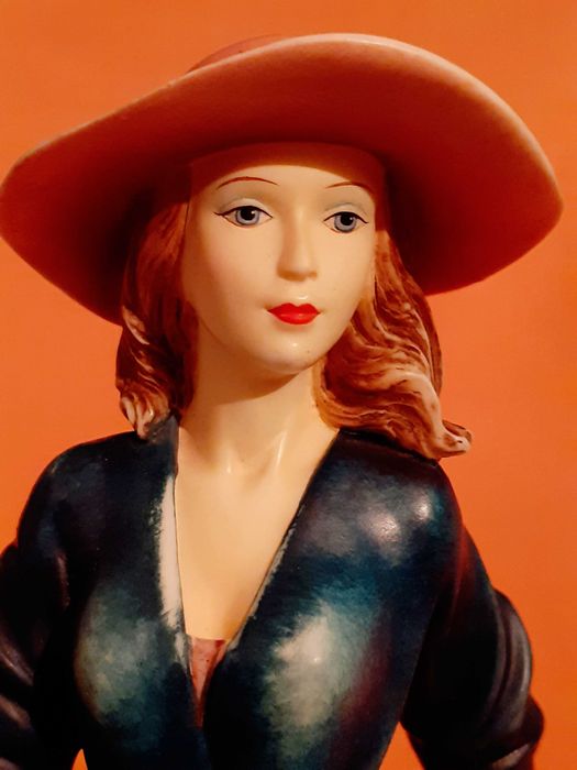 Фигура "Седналата дама"