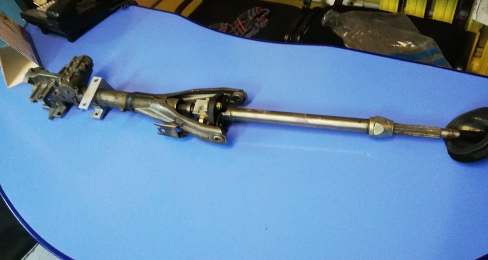 На BMW E32  750 Руливая колонка