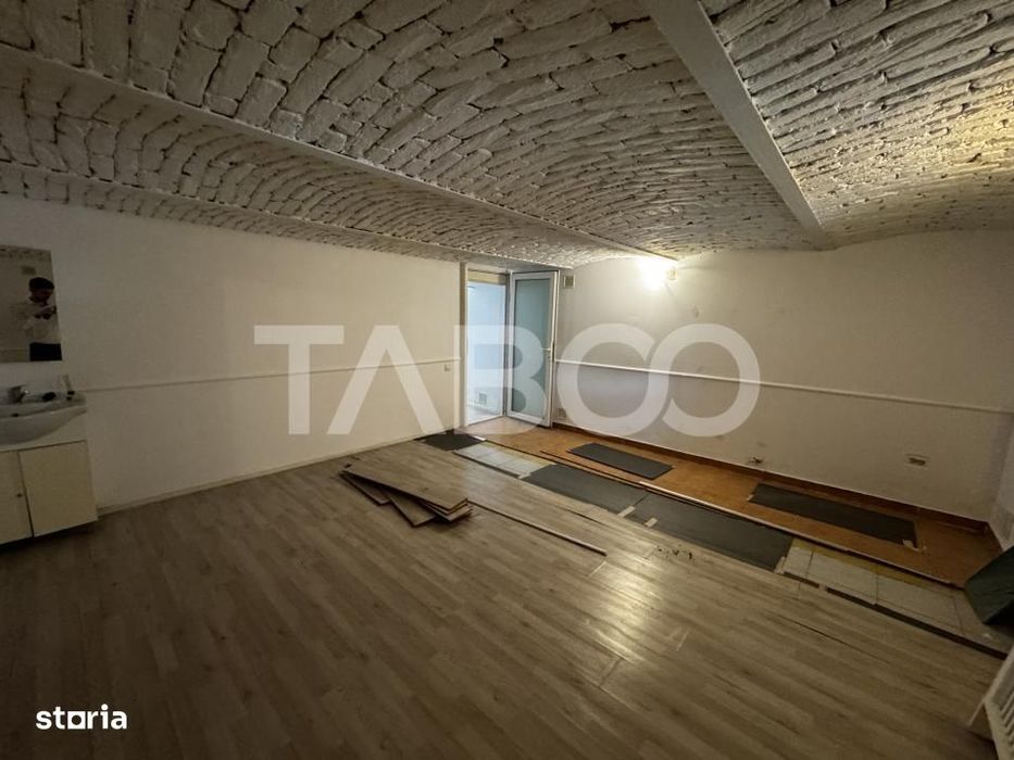 Spatiu comercial de inchiriat 4 camere 85 mpu Central Sibiu