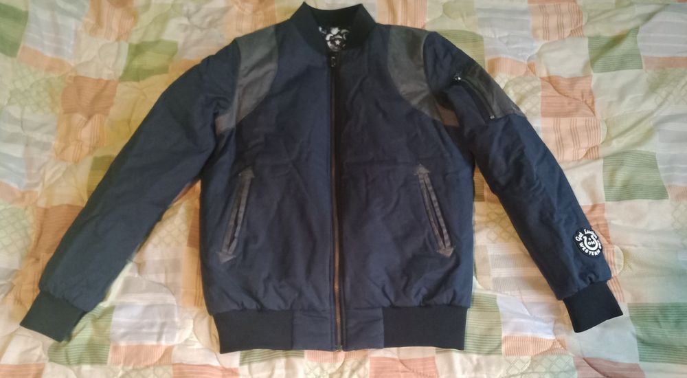 Vând geacă cu 2 fețe băieți