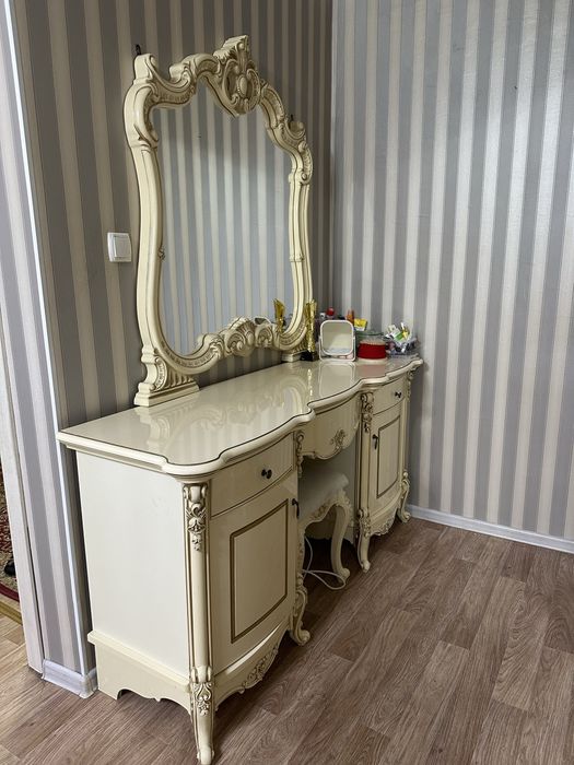 Продам спальный гарнитур