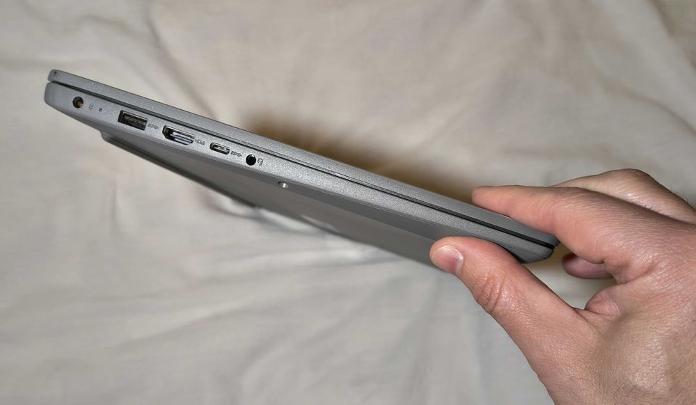 Lenovo IdeaPad 15.6" / 8GB RAM / 256GB SSD / Отличен / Готов за работа